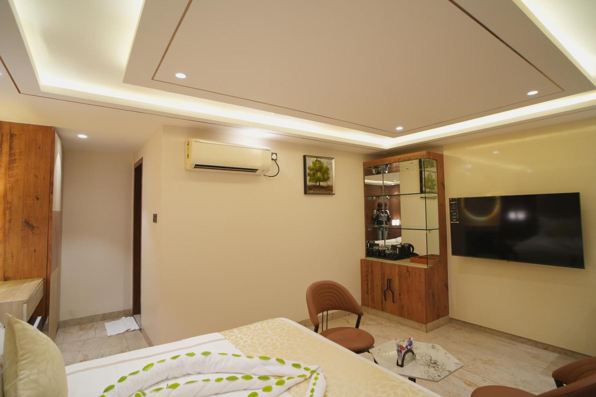 Hotel Oriva Vinflora Residency - Nr Lv Prasad Hospital, Banjara Hills Hyderabad Esterno foto